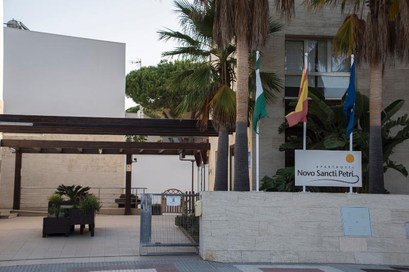 Aparthotel Novo Sancti Petri Chiclana de la Frontera Ngoại thất bức ảnh